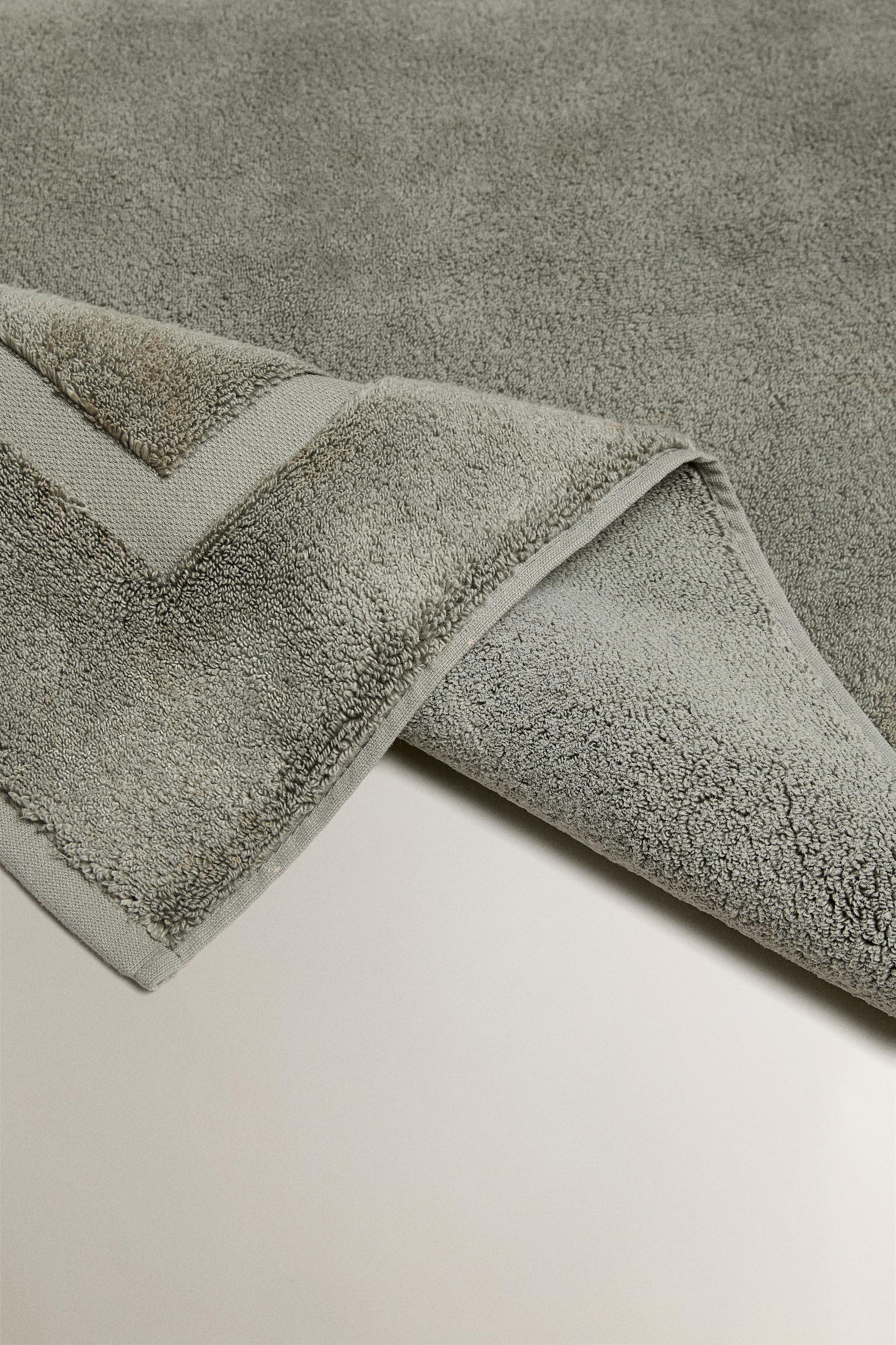 NON-SLIP SOFT TERRYCLOTH BATH MAT